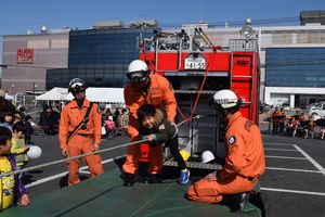 有事に備えて防災体験 中央消防署がフェア 宇都宮 県内主要 地域の話題 下野新聞 Soon ニュース 下野新聞 Soon スーン