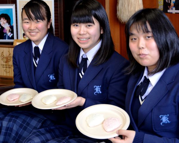 もちもち感の いちご焼き 完成 鹿沼商工高生が開発 いちごのもりで販売へ 地域の話題 県内主要 下野新聞 Soon ニュース 下野新聞 Soon スーン