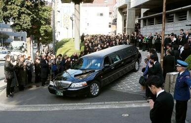 中村哲さん告別式、千人超が参列