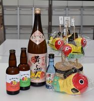 病除け の黄ぶなで医療支援 地ビールと日本酒で寄付 ファーマーズfと宇都宮酒造 地域の話題 県内主要 下野新聞 Soon ニュース 新型肺炎 Covid19 下野新聞 Soon スーン