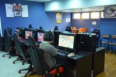 交流重視で利用者増 ｖｒ導入 新規獲得へ 小山のｅスポーツカフェ 経済 県内主要 下野新聞 Soon ニュース 下野新聞 Soon スーン