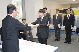 ｌｒｔ社員採用を本格化 運転士候補４人が入社 宇都宮 県内主要 地域の話題 下野新聞 Soon ニュース 下野新聞 Soon スーン